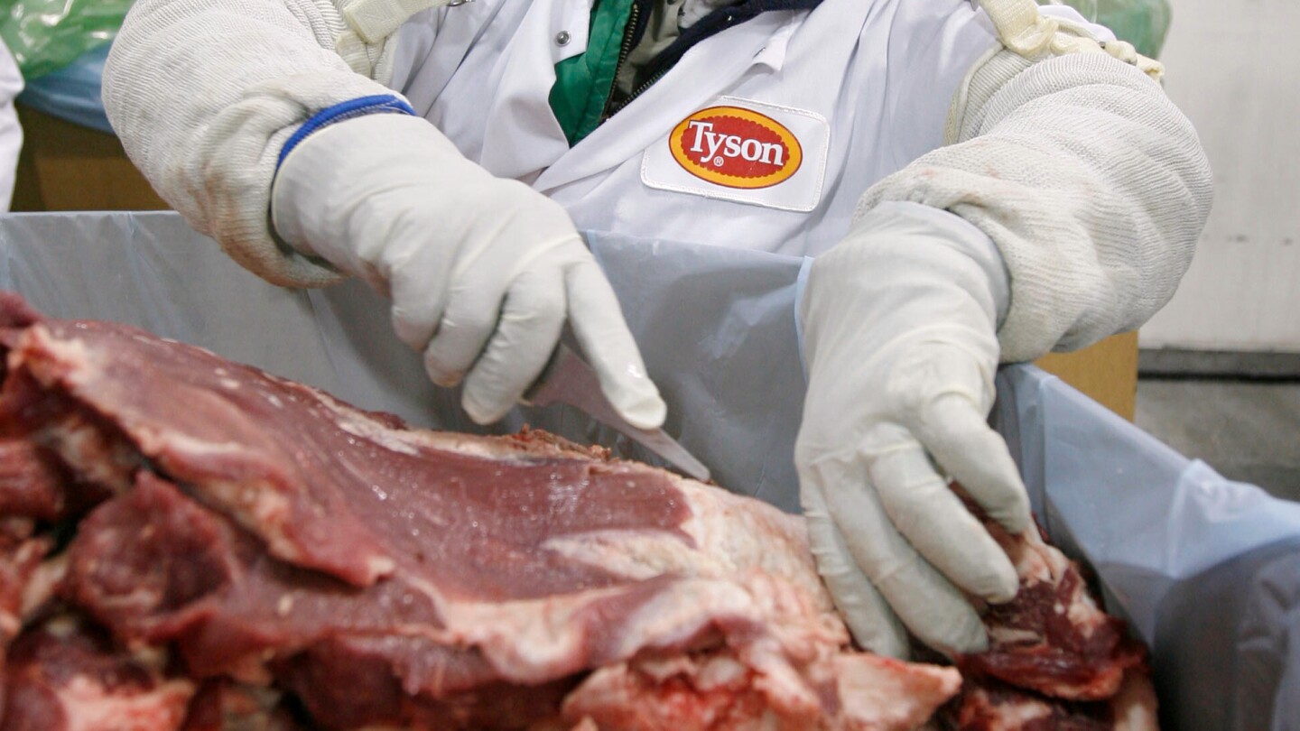  Tyson Foods plans to close a major Nebraska beef plant