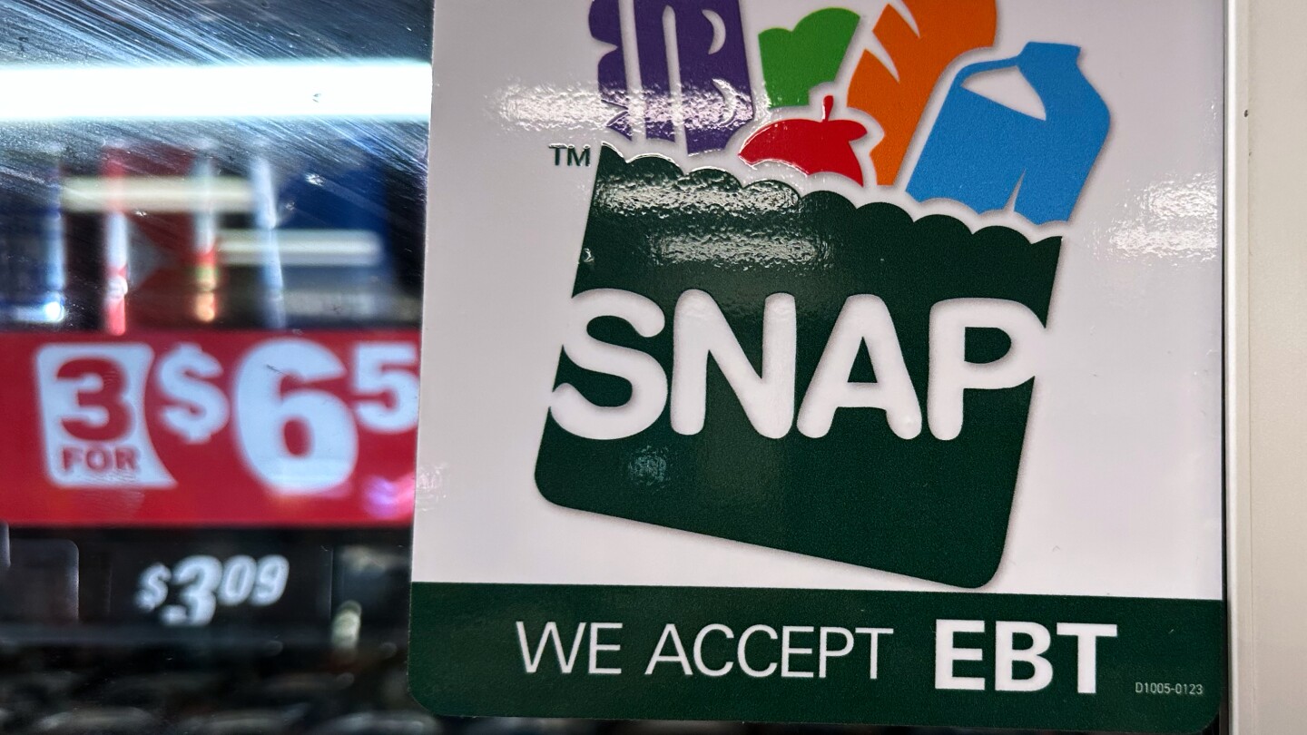  Trump administration moves to pause full November SNAP payments
