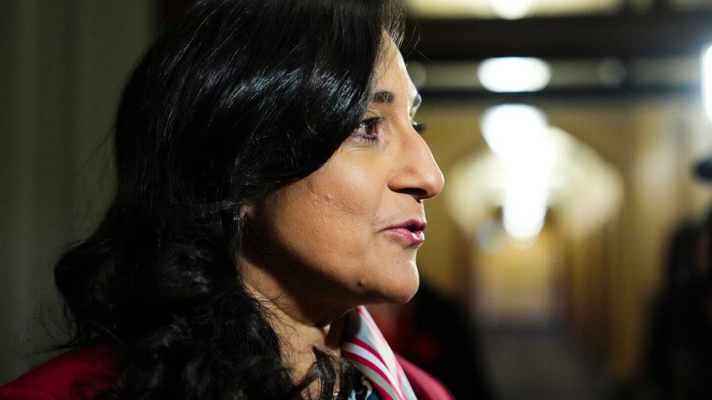  Top G7 diplomats meet in Canada amid Trump trade tensions