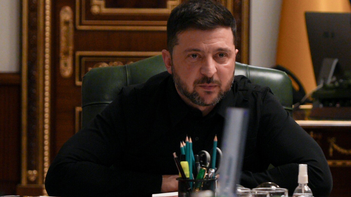  Ukraine’s army chief visits besieged city as Zelenskyy confronts graft scandal