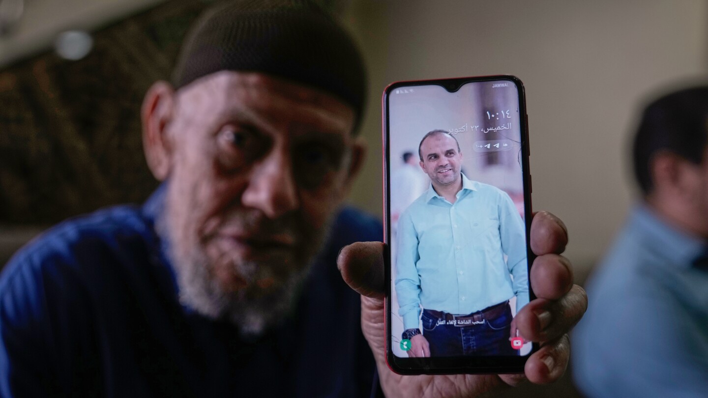  Guard says beatings are routine, as more Palestinians die in Israeli custody