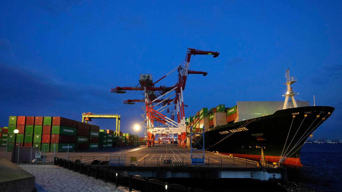  Japan’s economy contracts as US tariffs hit its exports