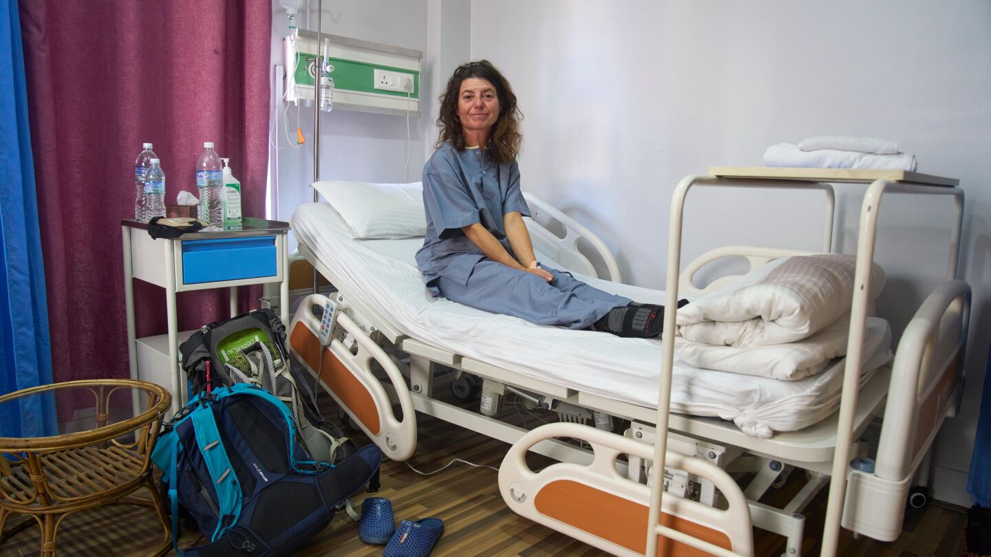  Rescuers search Nepal mountain for climbers lost in avalanche