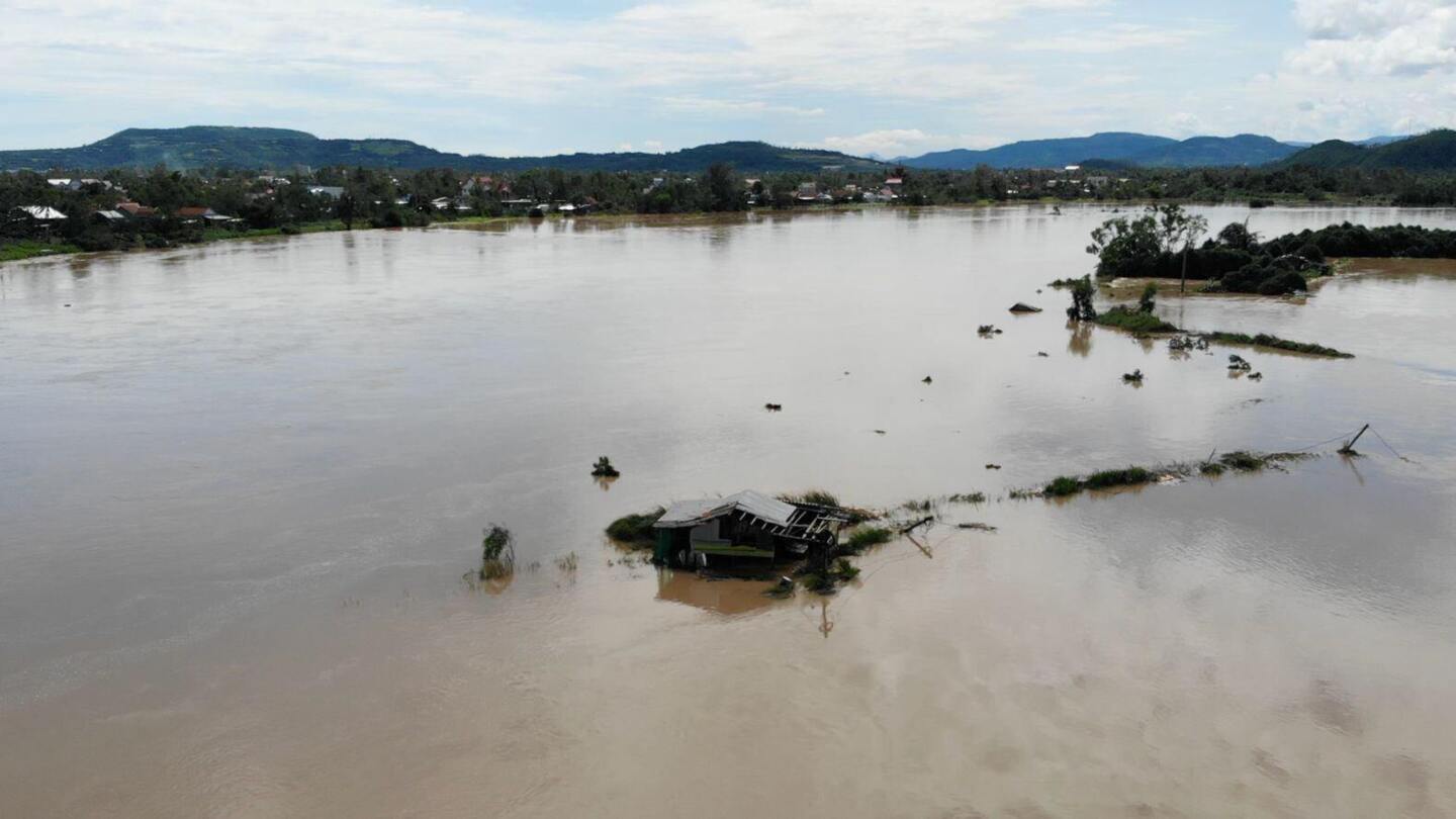  Death toll in Vietnam floods reaches 90