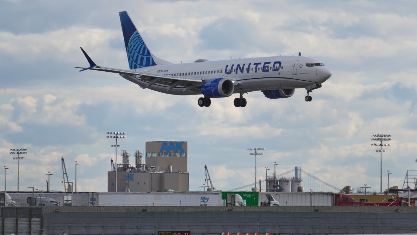  New York and Chicago among 40 US airports set for flight cuts