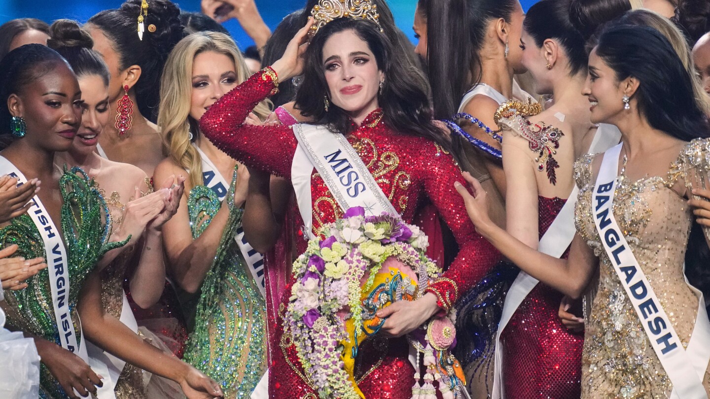  Miss Mexico is crowned Miss Universe in Thailand