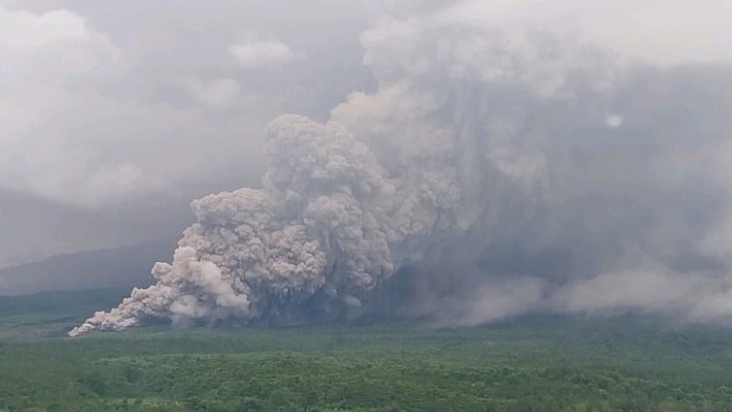  Mount Semeru eruption in Indonesia triggers evacuations on Java