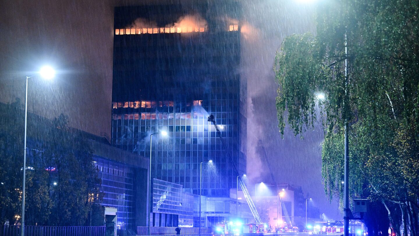  Huge fire in the Croatian capital destroys landmark tower