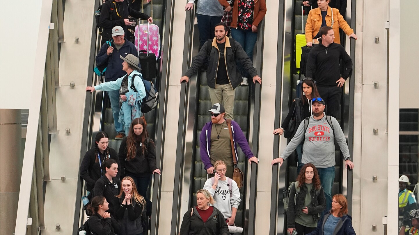 Flight cancellations hit US airports due to government shutdown