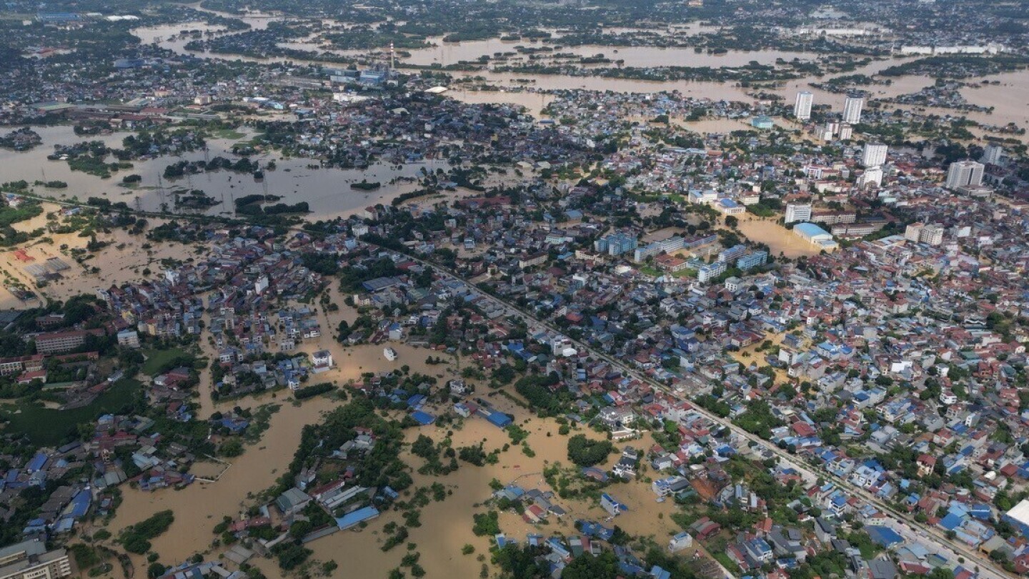  Vietnam looks to new strategies for living with extreme storms