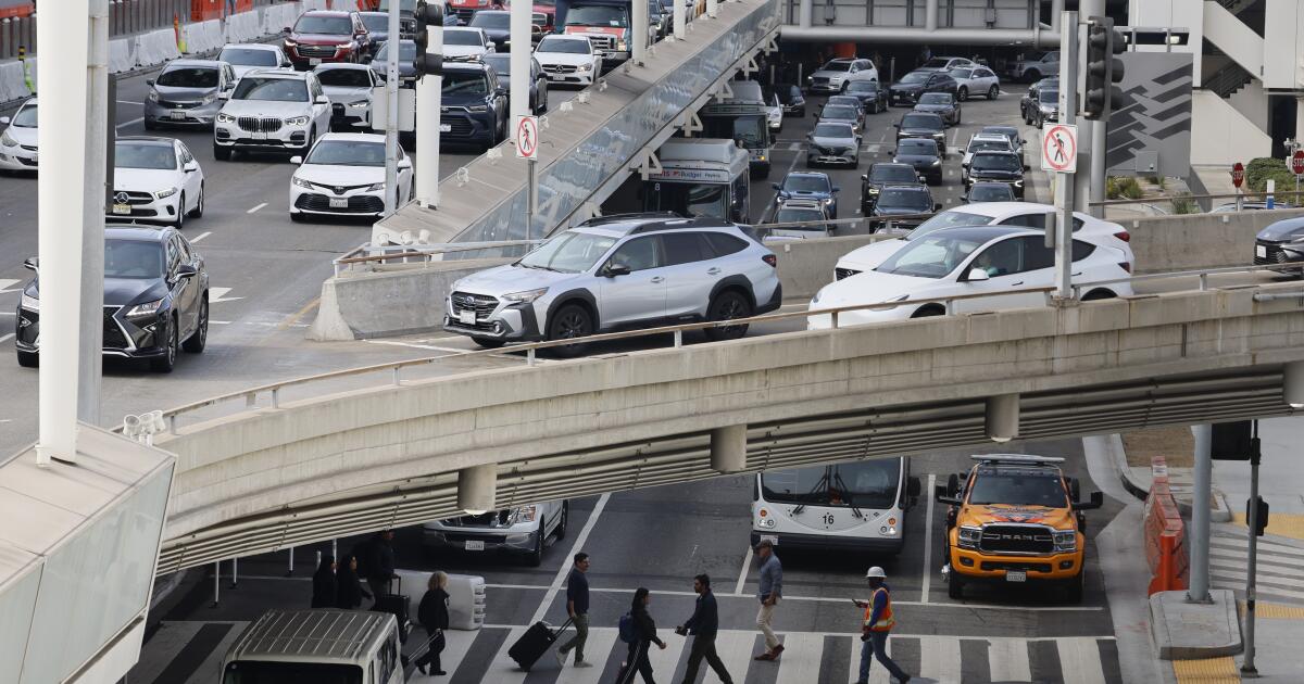  LAX approved $1.5 billion to relieve traffic. Opponents say it won’t work