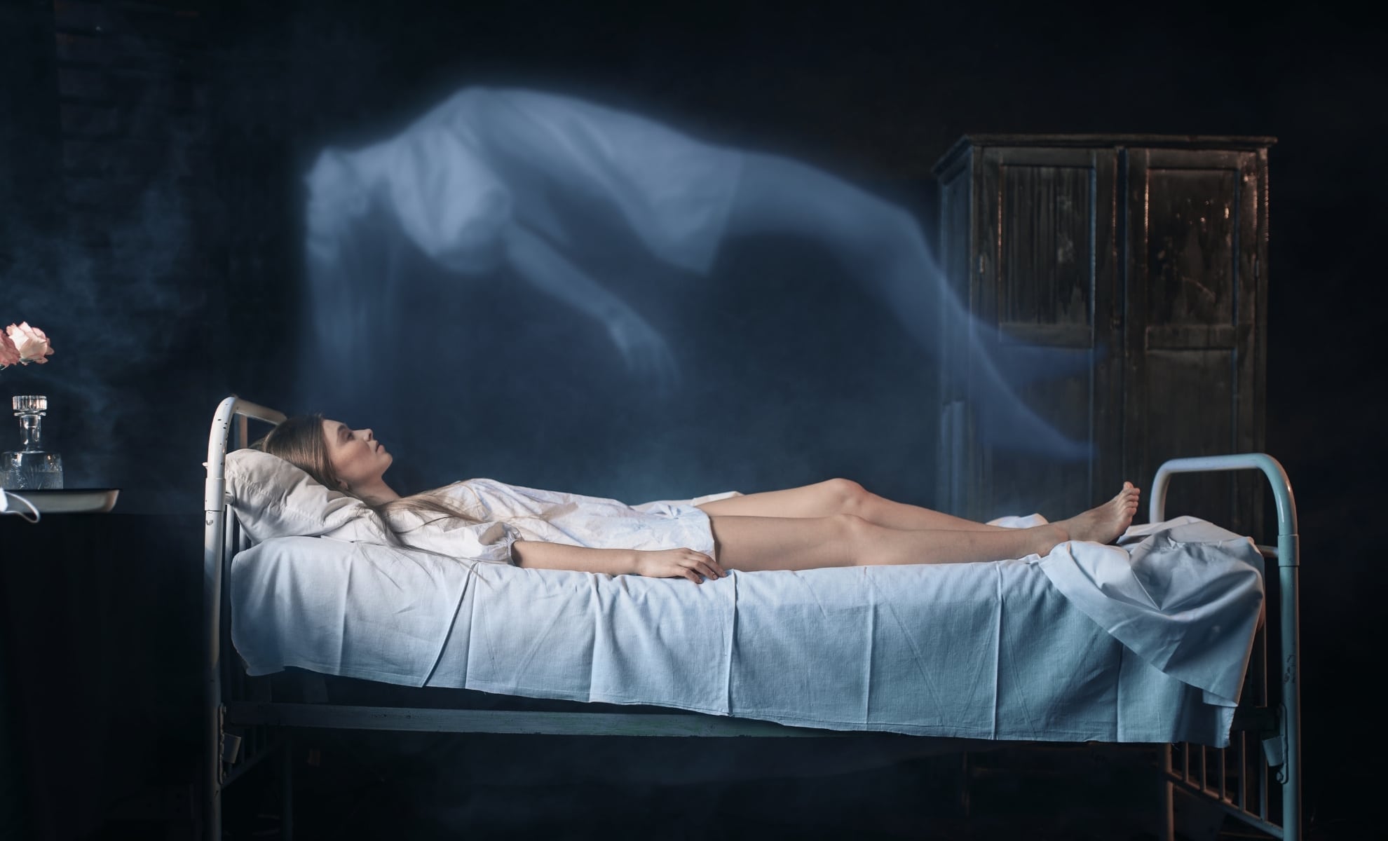  Researchers Discover the Exact Moment Your Brain ‘Falls’ Into Sleep – Literally