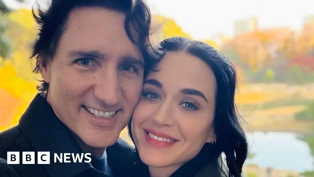  Katy Perry posts photo with Justin Trudeau in Japan