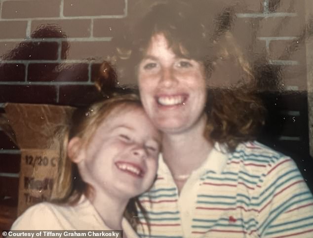  Colon cancer started wiping out my family… then a little-known test revealed EXACTLY how likely I am to get it too. There are millions like me – but most don’t know it. Here’s what to ask a doctor