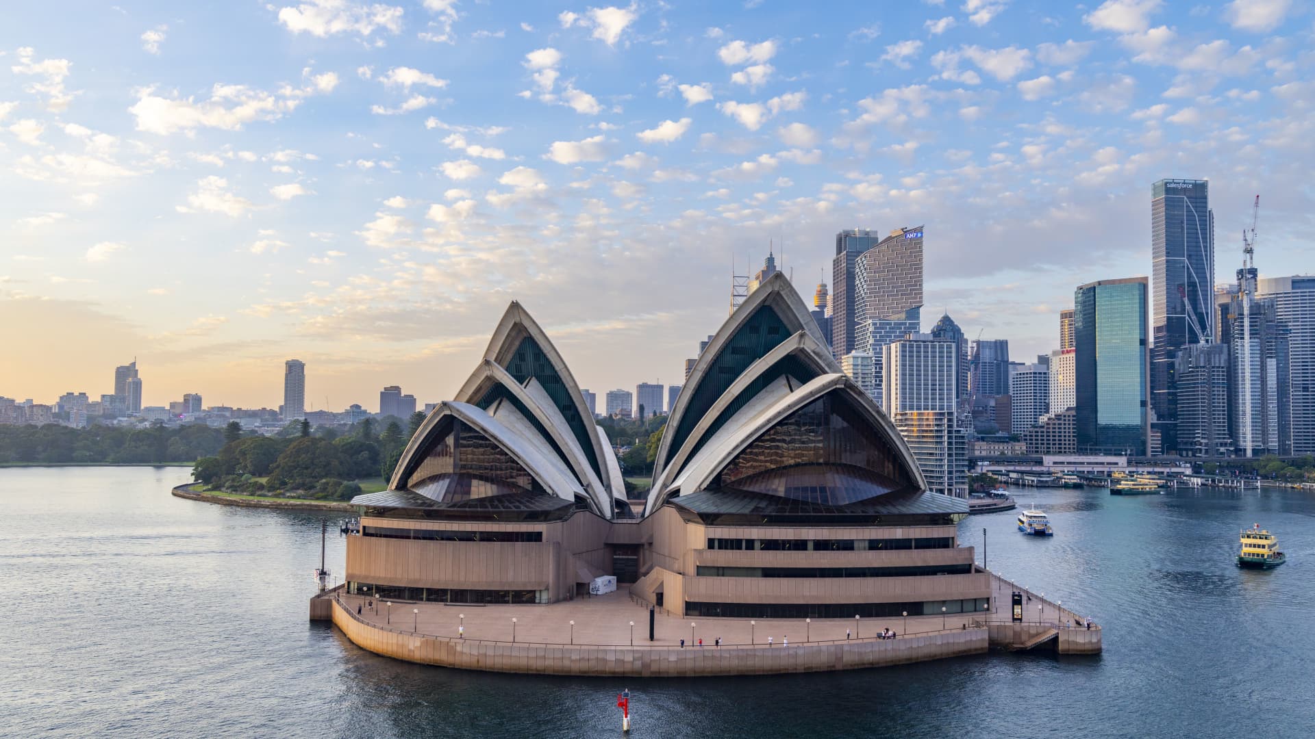  Australia’s third-quarter GDP expands at fastest pace in about 2 years