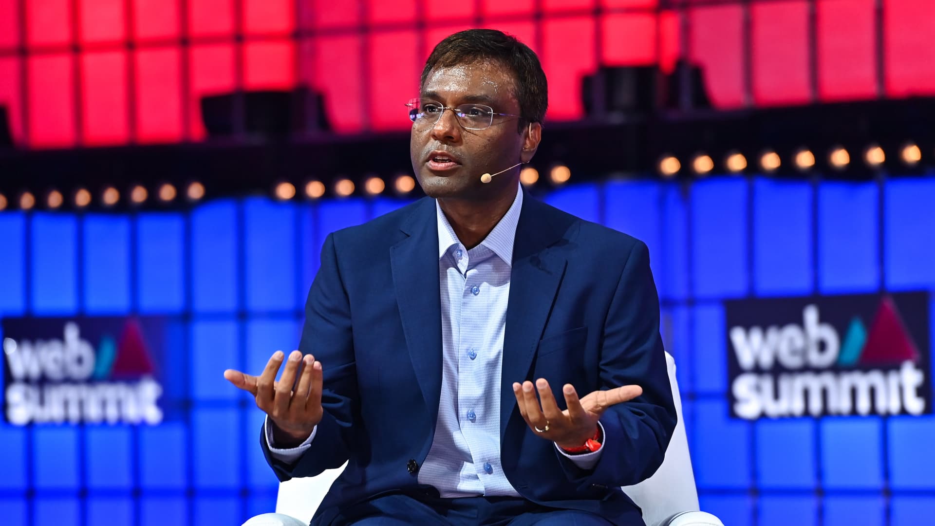  Amazon says AI chief Rohit Prasad is leaving, Peter DeSantis to lead ‘AGI’ group