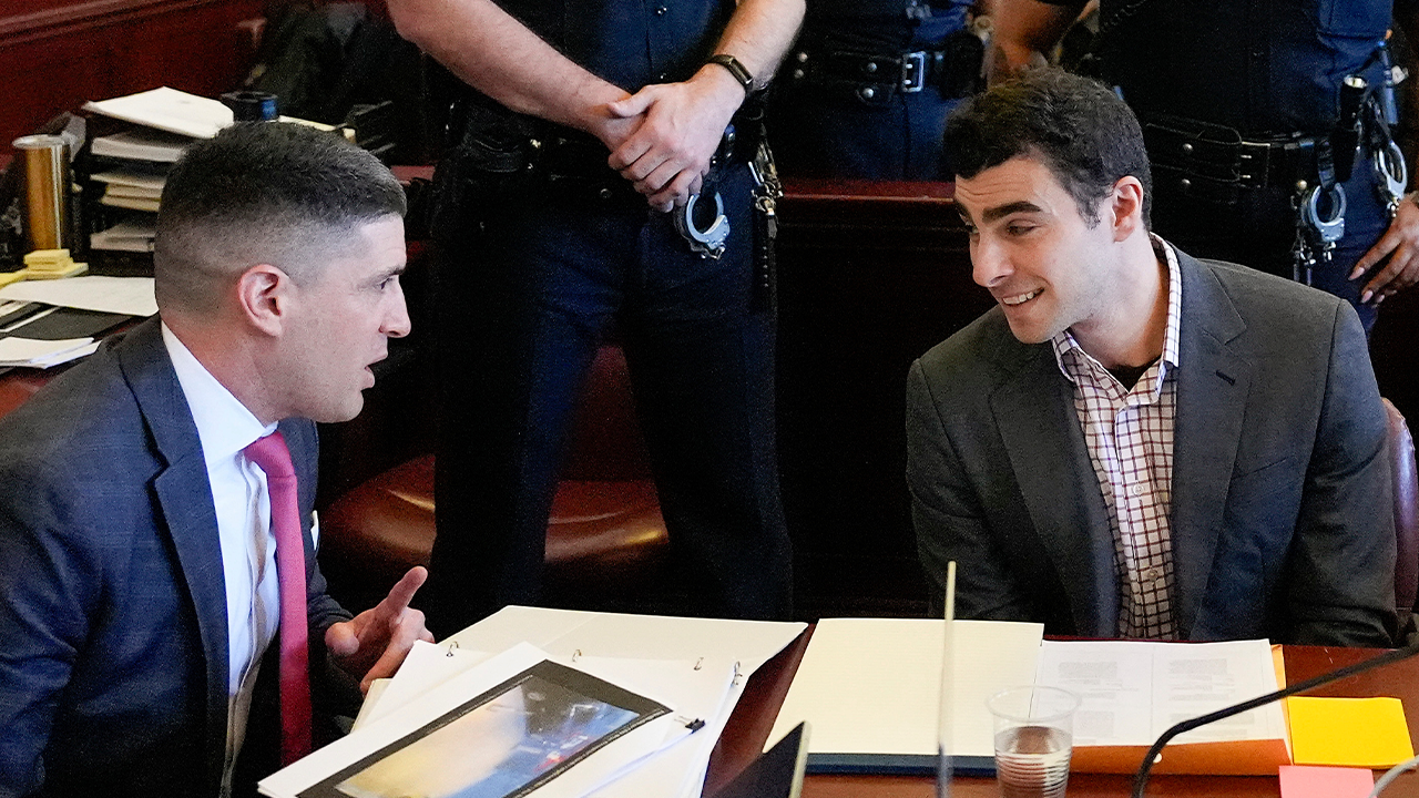  Luigi Mangione seeks to suppress evidence in CEO murder case