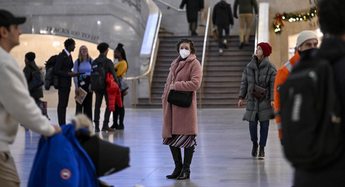  Deck the halls with masks and sanitizer: NYC’s flu outbreak could hamper holiday plans