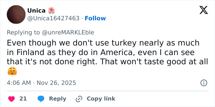 Tweet criticizing Meghan Markle’s Thanksgiving turkey preparation, highlighting a cultural cooking faux pas. Tweet criticizing Meghan Markle’s Thanksgiving turkey preparation, highlighting a cultural cooking faux pas.