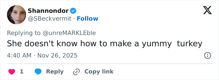 Twitter reply criticizing Meghan Markle’s Thanksgiving turkey skills, mocking her cooking faux pas online. Twitter reply criticizing Meghan Markle’s Thanksgiving turkey skills, mocking her cooking faux pas online.