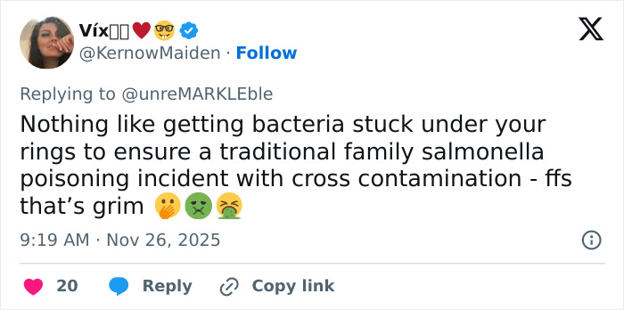 Tweet criticizing Meghan Markle for a Thanksgiving turkey incident, mocking her cooking and hygiene. Tweet criticizing Meghan Markle for a Thanksgiving turkey incident, mocking her cooking and hygiene.