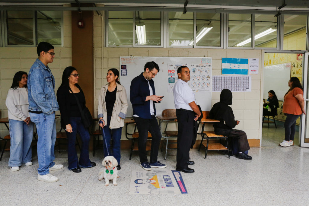  Hondurans vote in close presidential race overshadowed by surprise Trump intervention