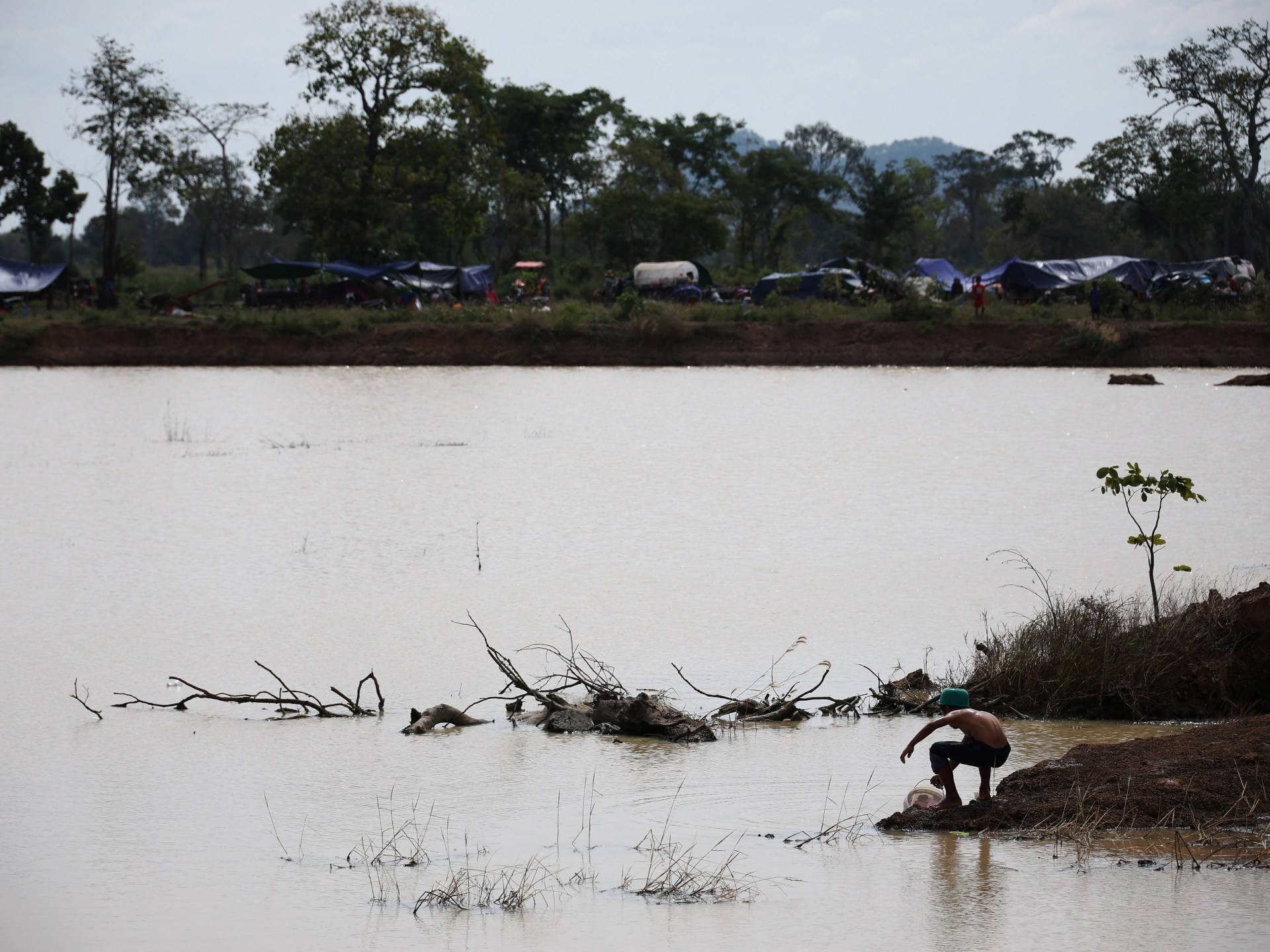  Cambodia blames Thailand for ‘ruthless’ bombardment amid border talks | Conflict News