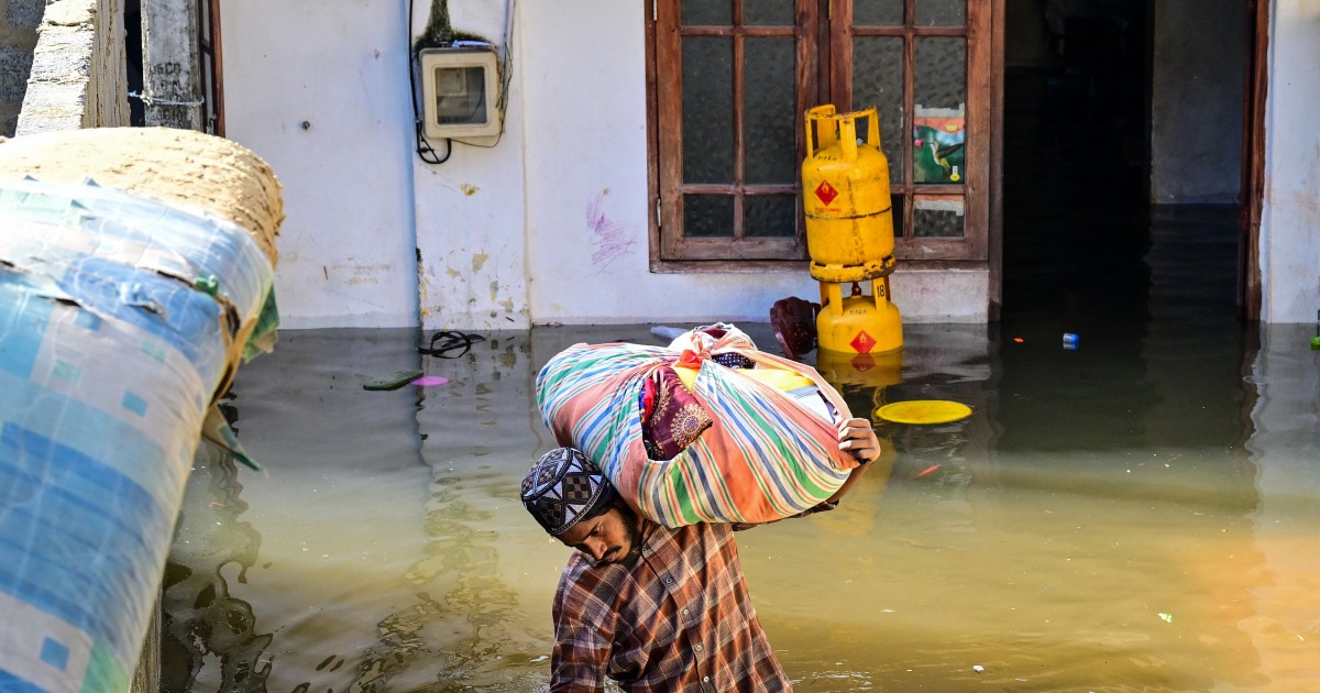  Hundreds killed by flooding and mudslides across Indonesia and Sri Lanka