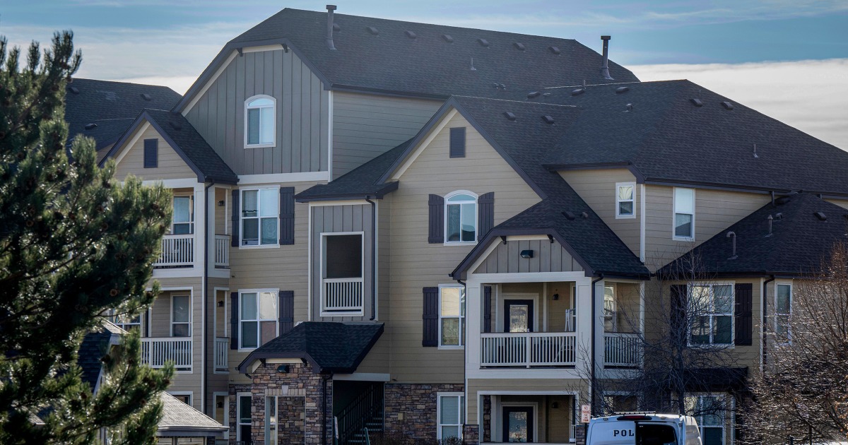  Colorado mom suspected of killing 2 of her kids is extradited from the U.K.