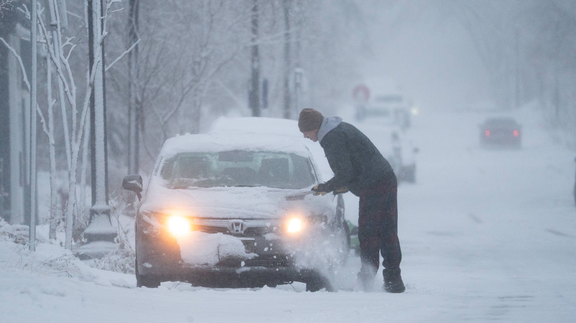  No-travel advisories remain in place across southern Minnesota, stretch of I-35 closed – MPR News
