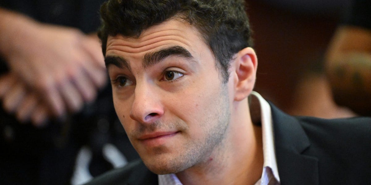  ‘Nervous’ Luigi Mangione Claimed He Was Homeless in New Arrest Video