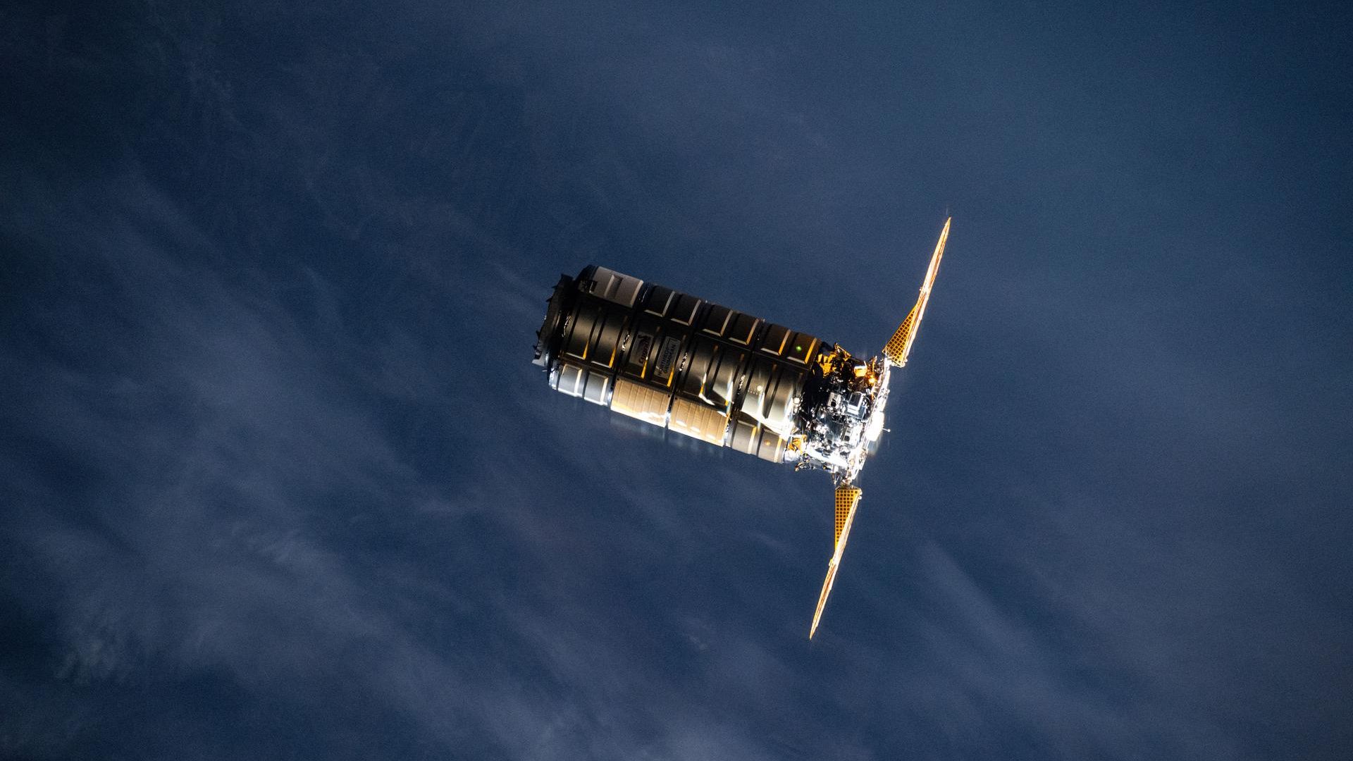  Cygnus XL brings cargo to the ISS for 1st time photo of the day for Dec. 1, 2025
