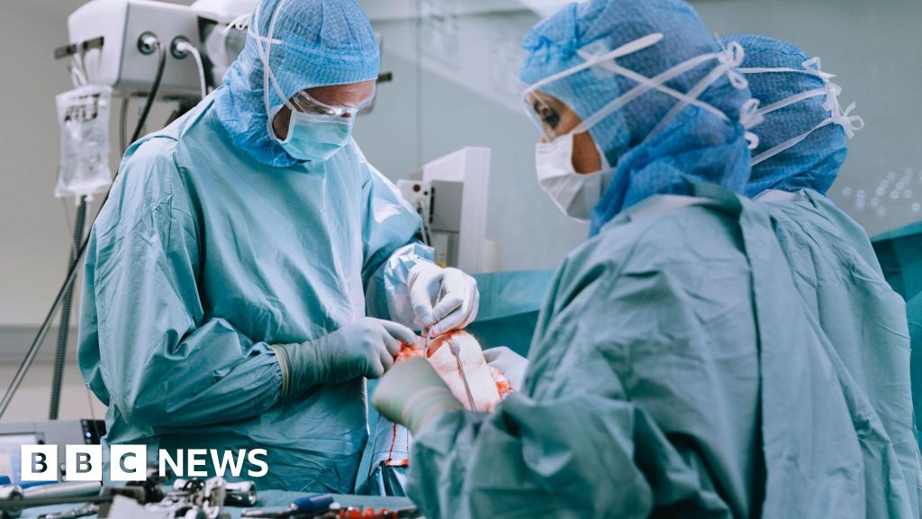  Knee surgery cancellations costing NHS millions says Bristol University study