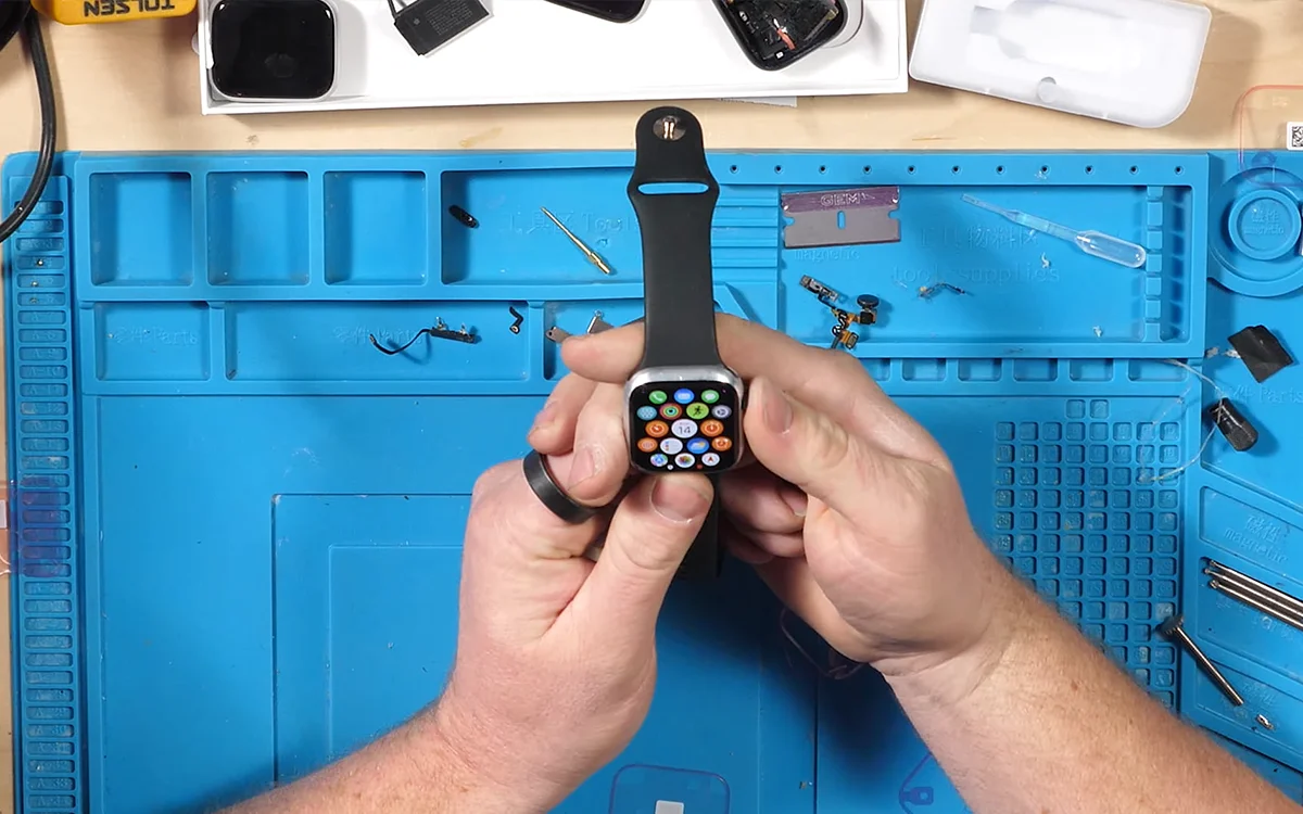  Man builds his own Apple Watch from scratch in just one week while in the world’s largest electronics market in China