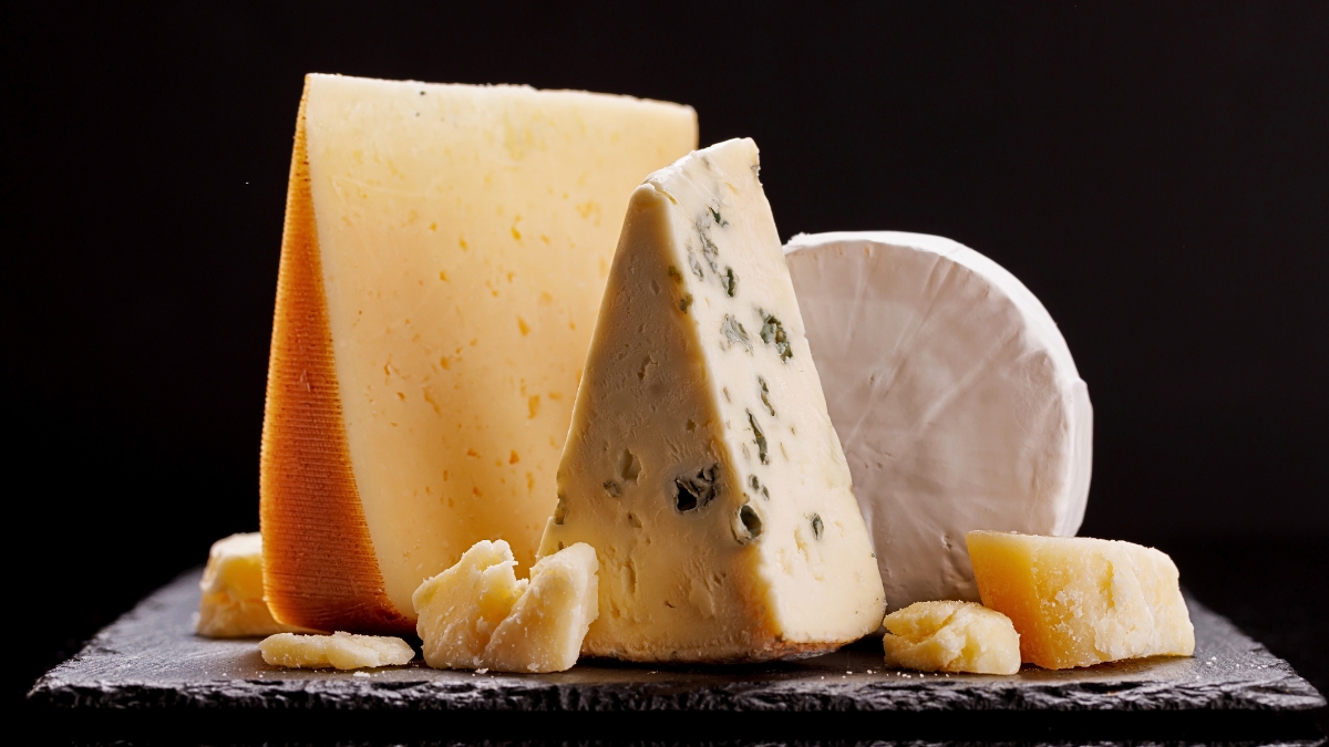  Cheese Linked to Lower Dementia Risk in 25-Year Study : ScienceAlert
