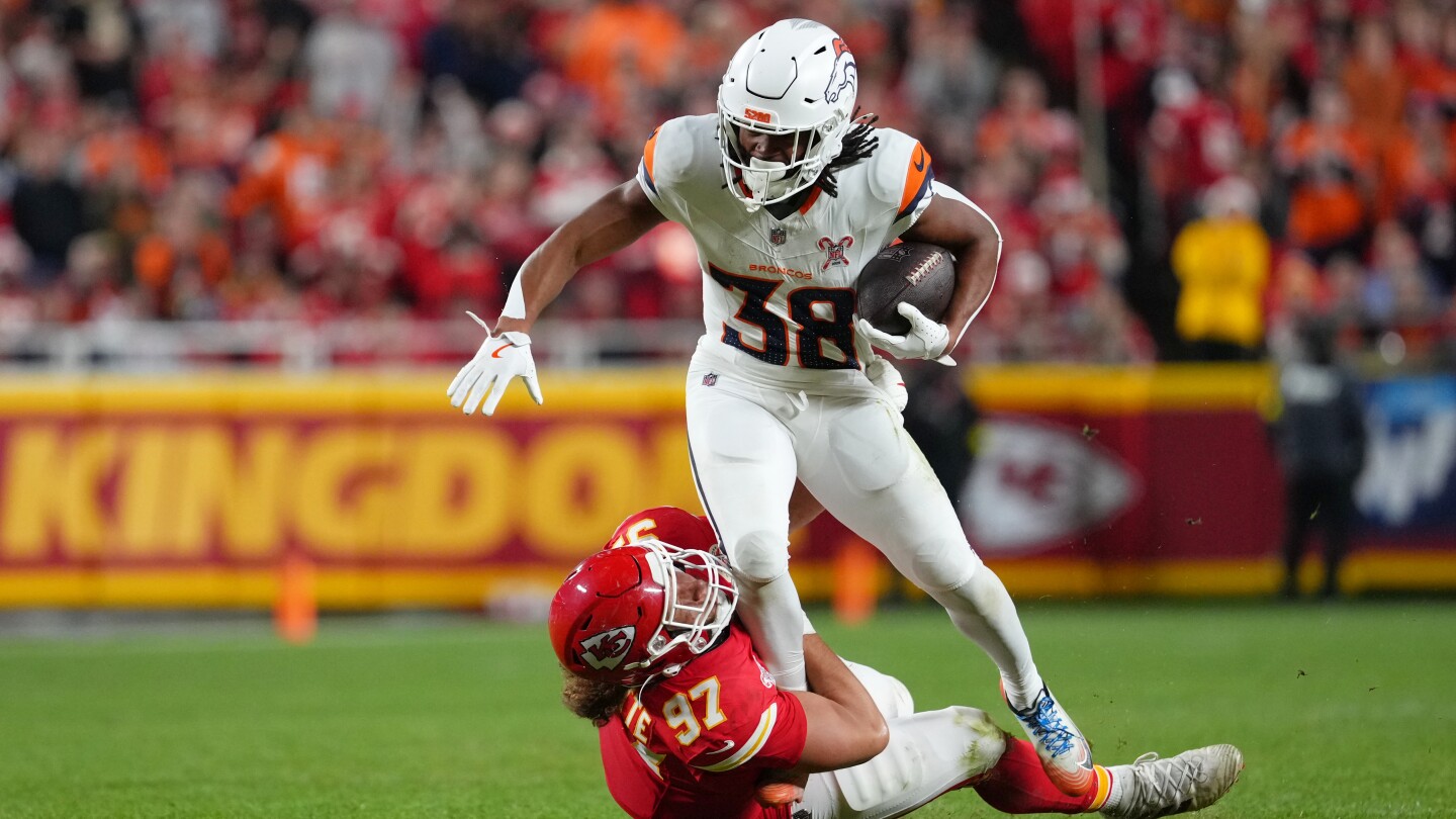  Broncos hold on for 20-13 win over Chiefs on Christmas night