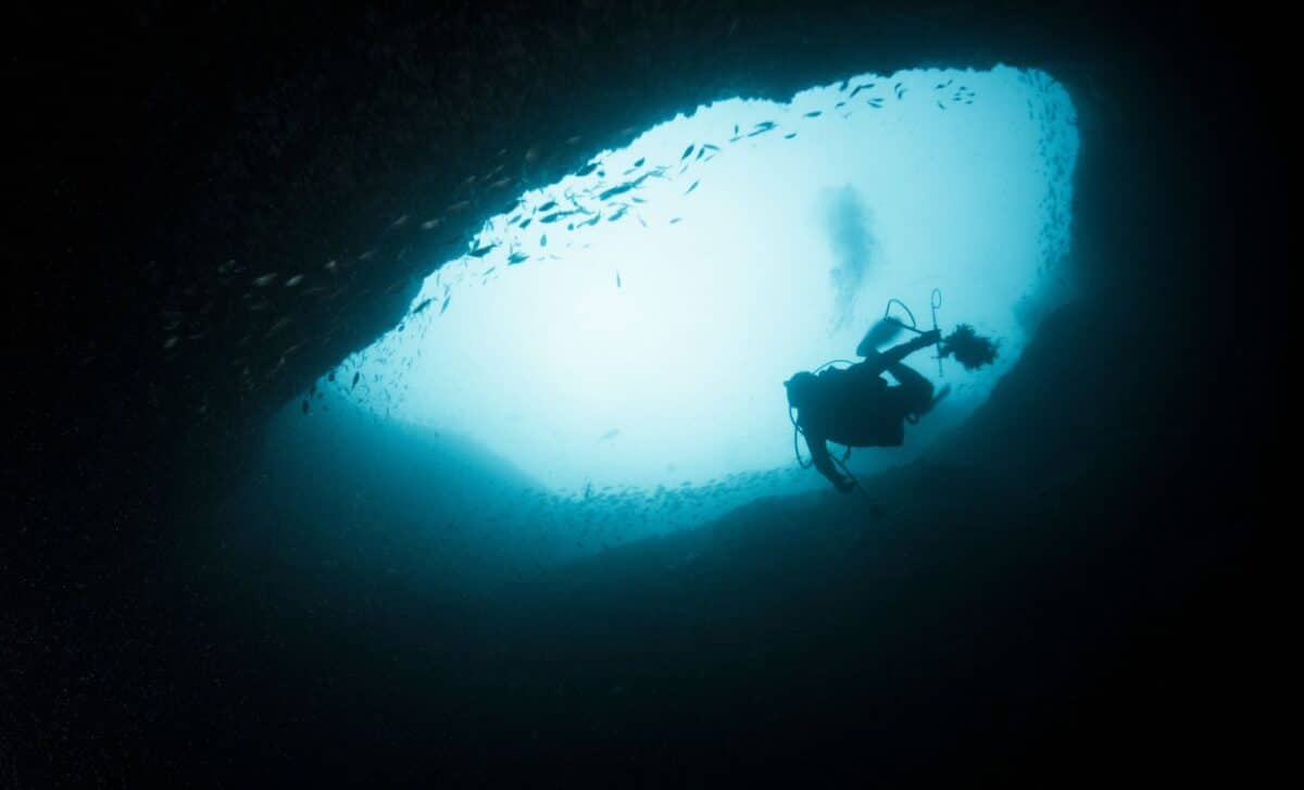  Divers Just Discovered the Deepest Blue Hole on Earth, and They Still Can’t Find the Bottom