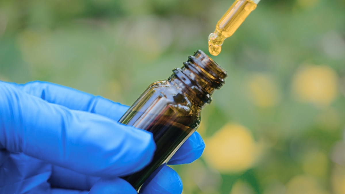  Microdosing Cannabis Pauses Alzheimer’s Decline in Unprecedented Trial : ScienceAlert