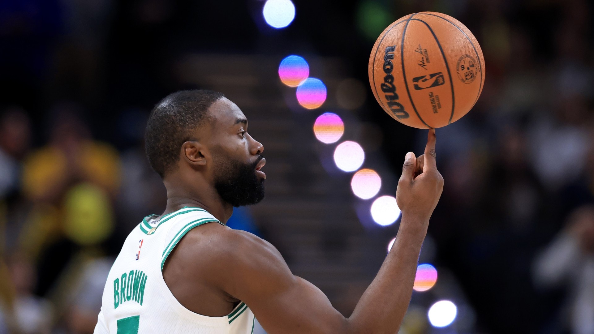  Jaylen Brown extends streak of 30-plus-points to 8 games