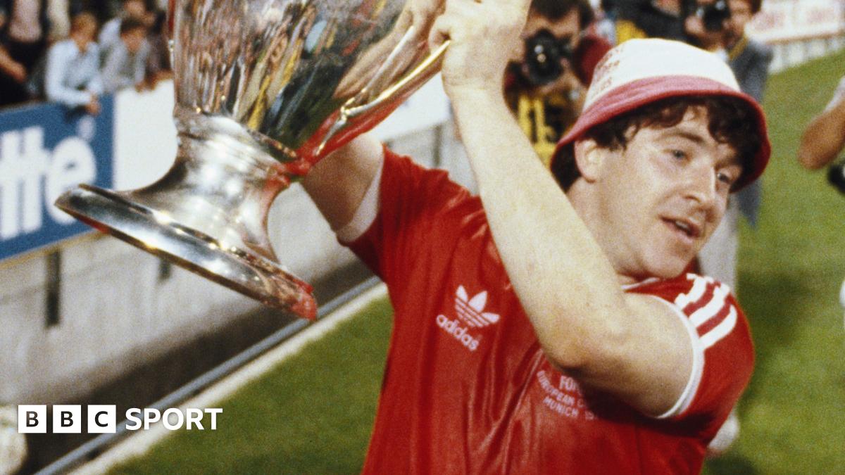  John Robertson: Nottingham Forest to honour former winger by renaming stand