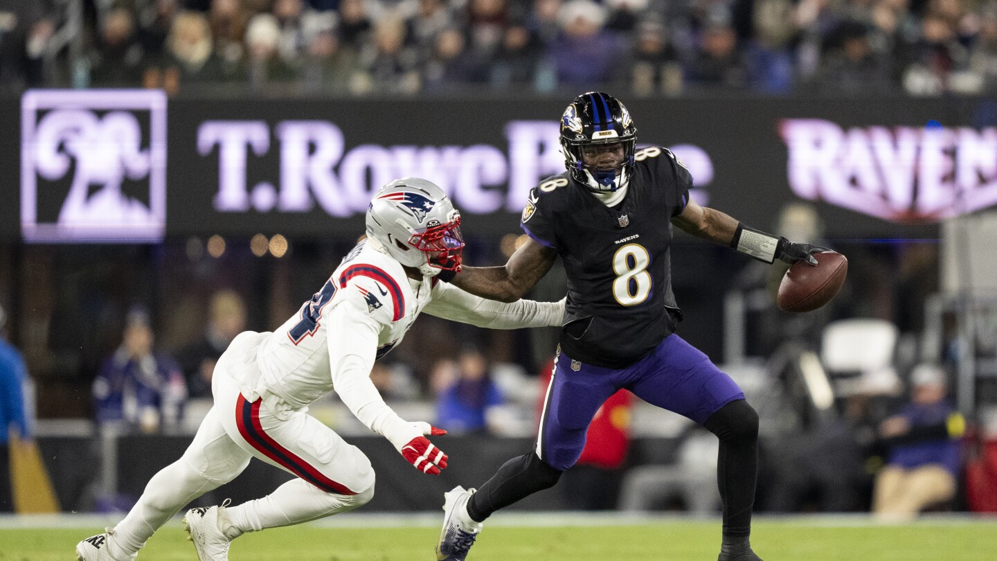  Lamar Jackson remains sidelined to start third quarter