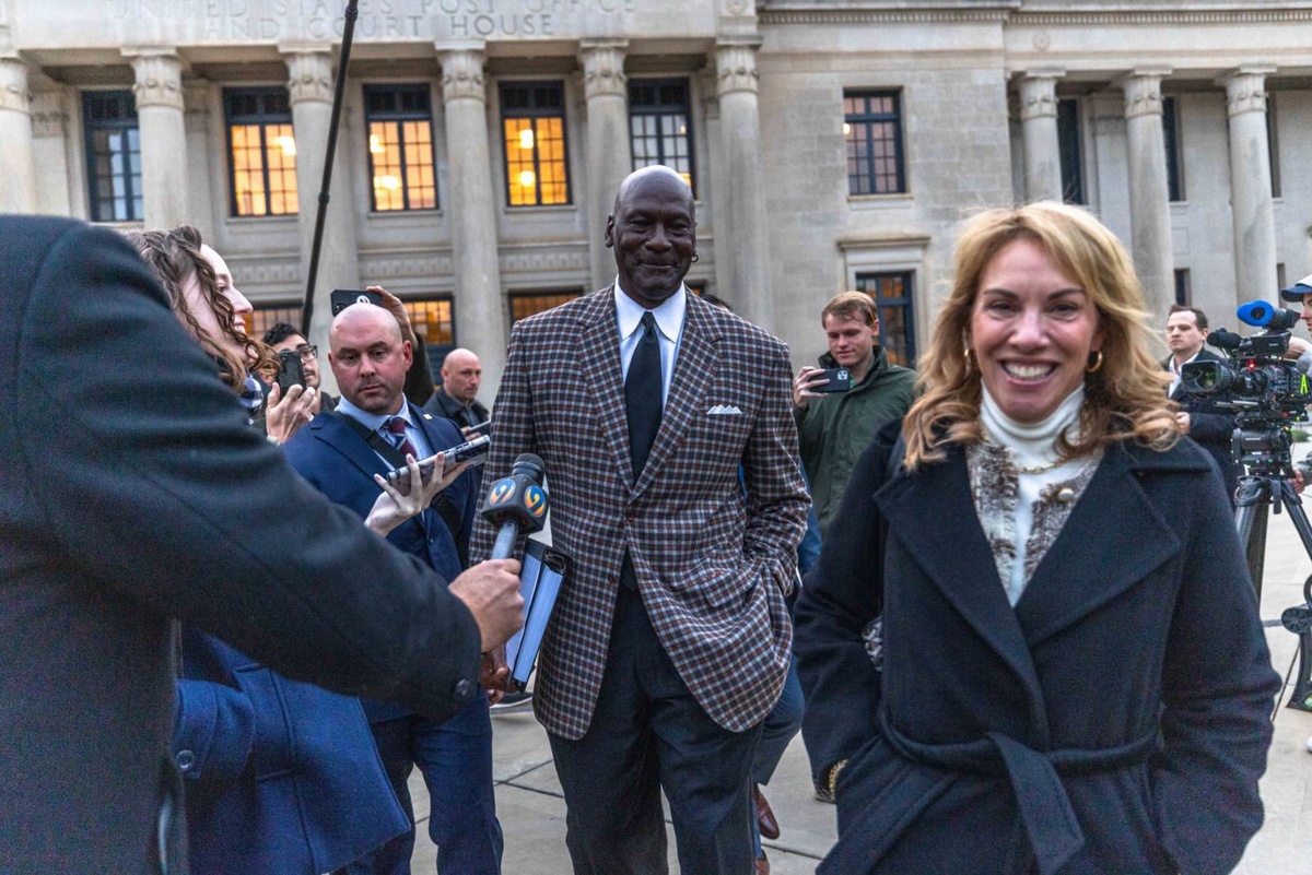  Michael Jordan, Heather Gibbs headline Friday in NASCAR trial