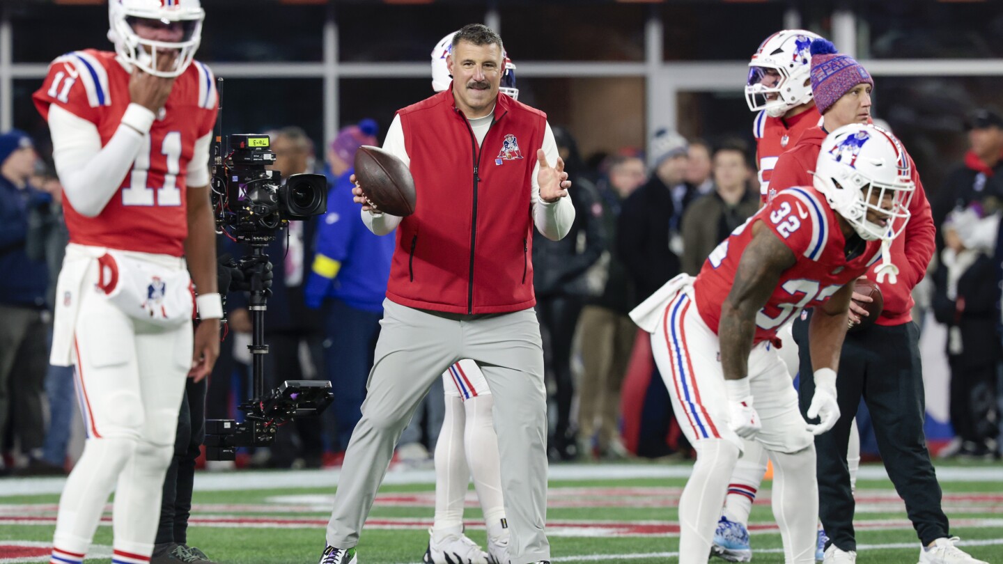 Mike Vrabel: I tell Drake Maye and our defense, QBs who stay in bounds get hit