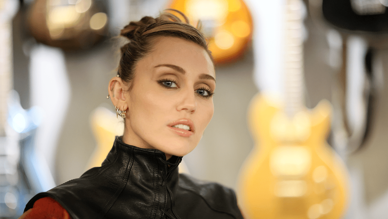  Miley Cyrus Went to 2025 Oscars to Pitch Original Songs to Filmmakers