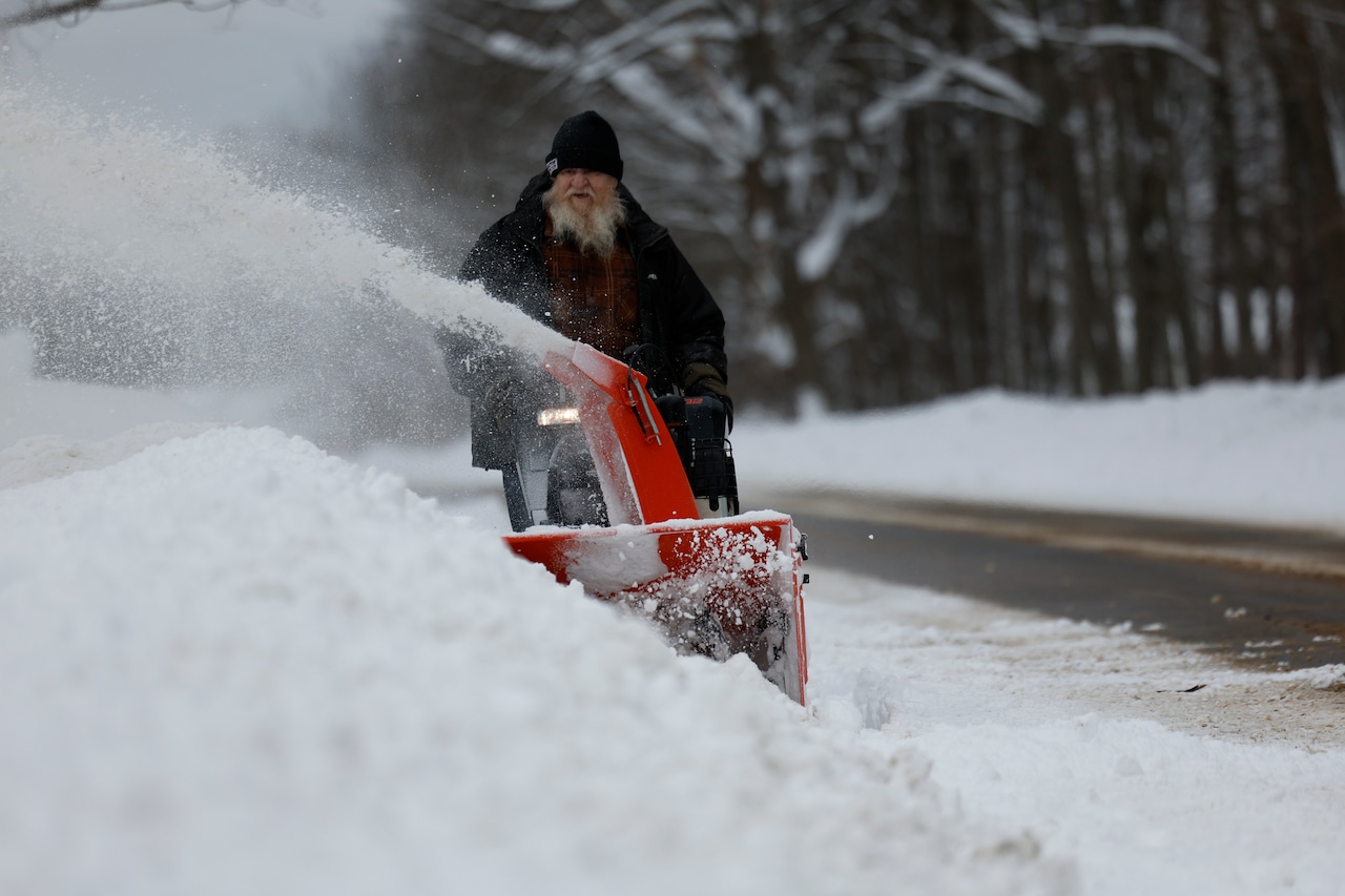  Dangerous lake effect snowstorm could drop 2 to 3 feet in Upstate NY; high winds could make driving ‘impossible’