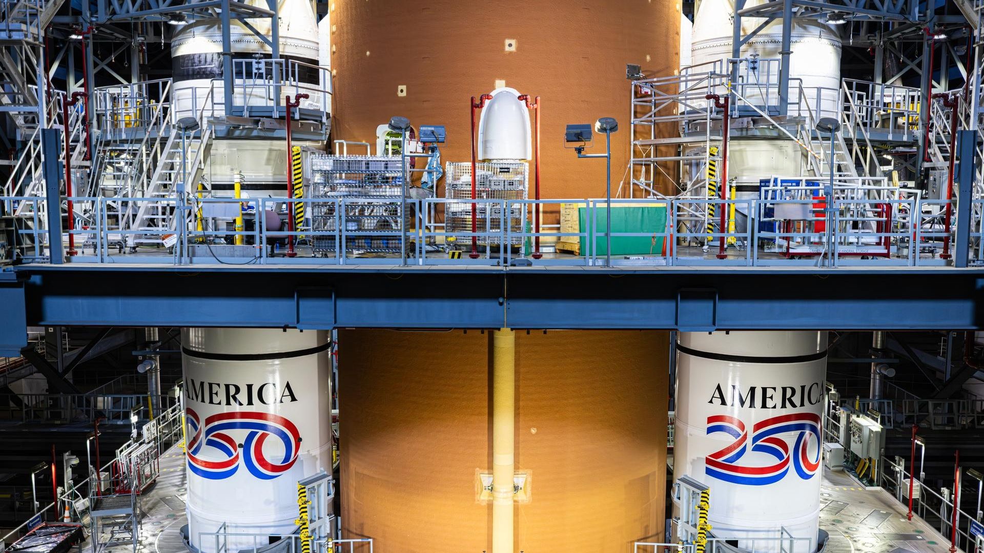  Artemis 2 moon rocket gets ‘America 250’ paint job photo of the day for Dec. 23, 2025