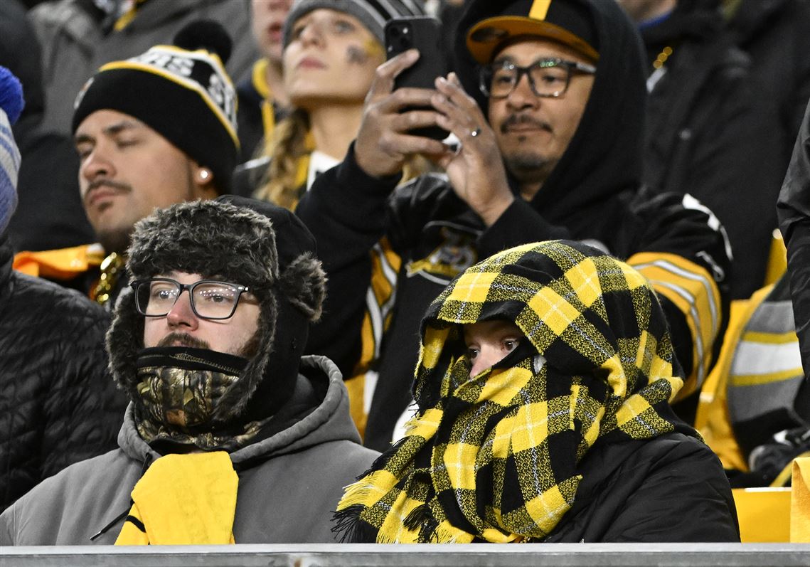  Steelers fans boo during ‘Renegade’ at Acrisure Stadium