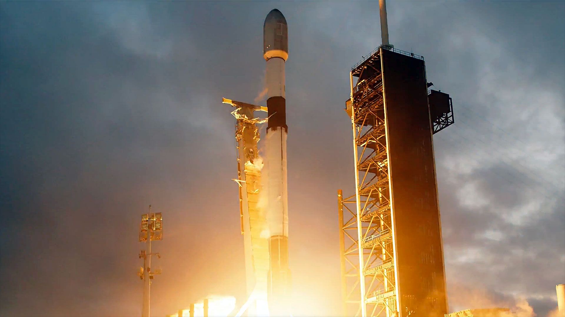  SpaceX launches Starlink satellites on record 32nd flight of Falcon 9 rocket