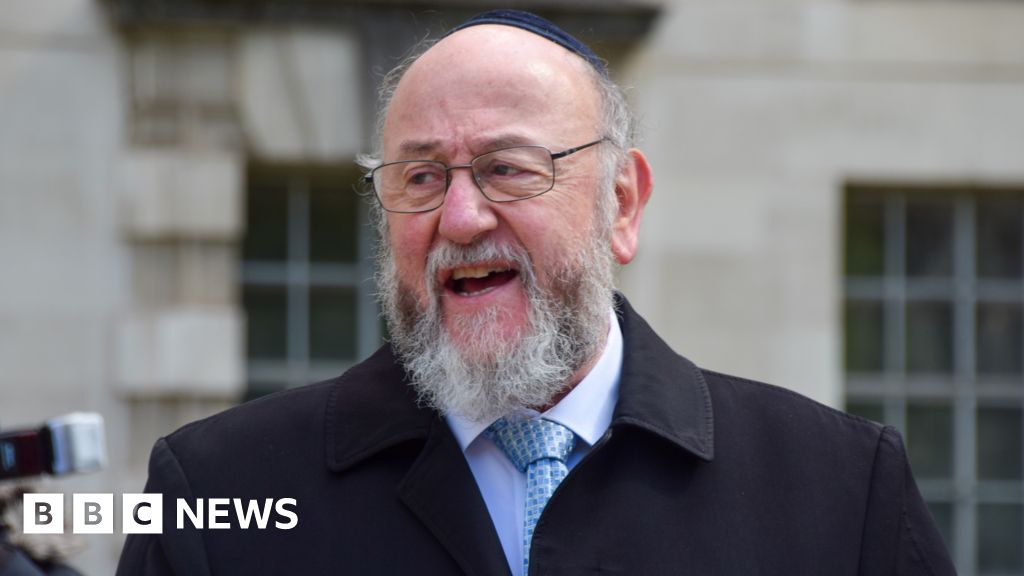  Chief rabbi’s cousin hid for 15 ‘terrifying’ minutes