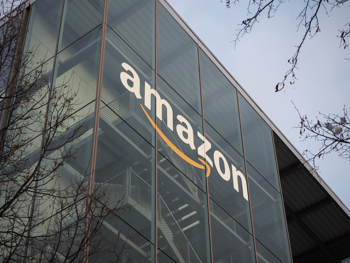  Amazon reportedly considering ending ties with the US Postal Service